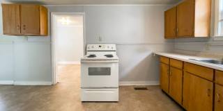 *AVAILABLE NOW!* Cozy Three Bedroom Home! Gallery 28