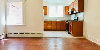 Gorgeous 3-Bedroom Townhome in Lawncrest! Available NOW! Gallery 6