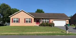 Lovely single family, brick rancher home with 3 beds/2.5 baths!! Gallery 1