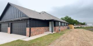 Welcome to Brand New Masonwood featuring this 3 Bedroom 2 Bath 2 Car Garage Duplex in a Great location close to the Broadway Extension and only 8 minutes from downtown OKC Gallery 1