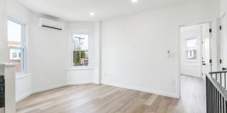5758 Spruce St Gallery 10