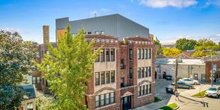 2229-35 W Wilson Gallery 1