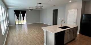 Del Valle Sundance Crossing / 4 bedrooms, 2 baths, 1 story home / Like New built 2021 / Refrigerator, Washer & Dryer Gallery 11