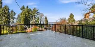 Stunning Sound & Olympic Mountain View Home in North Admiral Gallery 5