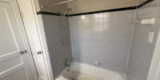 1621 Glenview Avenue - 1623 Gallery 7