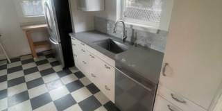 Great House in Oakland with a yard! 2 Beds, 1 Bath Gallery 3