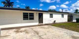 4924 SW 44 AV Gallery 1