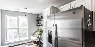 8201 CROSSBROOK Court Gallery 5