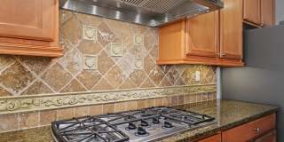 4BR, 2.5 Bath + Loft DuPont Home Gallery 16