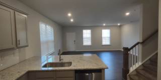 Beautiful Townhouse located in the McEwen Village! Gallery 4