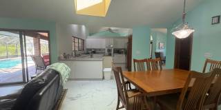 Beautiful 3 bedroom 2.5 bathroom pool home Gallery 6