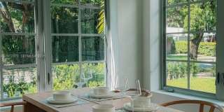 128 NE 46th St Gallery 13