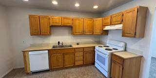 Fully Renovated 3 Bed 2.5 Bath Townhome w/ 1 Car Garage & Yard! Gallery 12