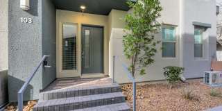 Gorgeous highly upgraded townhouse! Gallery 1