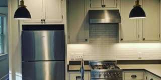 Beautiful 2 BR/1 BA Furnished Apartment Available in Downtown Charleston! Gallery 12