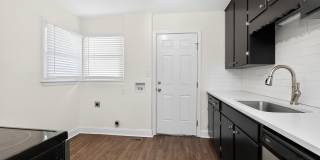 Charming Two Bedroom Duplex in Commonwealth Park! Gallery 7