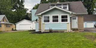 Spacious 4 Bedroom in Independence with Updated Kitchen and Built In Charm Gallery 1