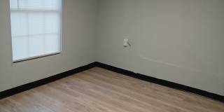 310 W Magnolia Ave Gallery 1