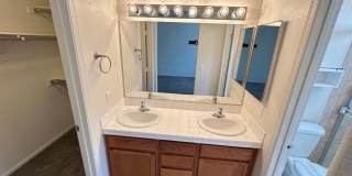 Cozy 3Bed/2Bath/2Car Residence located in beautiful Summerlin! Gallery 24