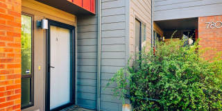 Bright 1-bedroom loft in the heart of Boulder- Available Now Gallery 1