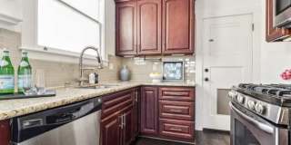 1235 Oak St Gallery 17