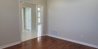 4 WARWICK COURT Gallery 23