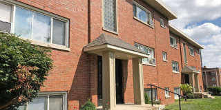 Maple Court Apartments - Where City Convenience Meets Neighborhood Charm! Gallery 1