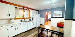 137 Oakland Street Gallery 18