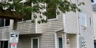 Very Cute Three Story Townhouse in West Seattle with attached Garage! Gallery 1
