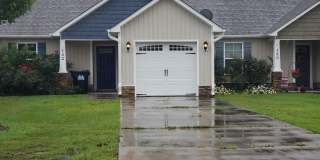 Lovely 2 bedroom 2 bath unfurnished home located in the Pine Ridge Community - Holly Ridge Gallery 1