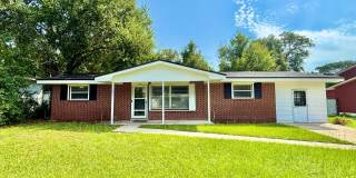 Charming 3-Bedroom Home - Scenic Hwy Charming 3-Bedroom Home - Scenic Hwy Gallery 1
