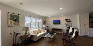 471 E Hudson Gallery 7