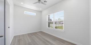 204 W Houston Street Gallery 5