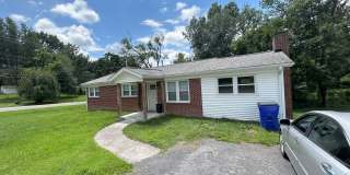 Spacious 4BR Home with 3 Baths, Large Yard & Convenient Blacksburg Location Gallery 1
