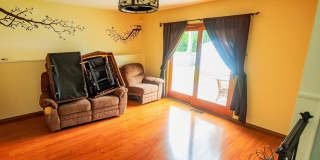 300 MACCLELLAND Avenue Gallery 18