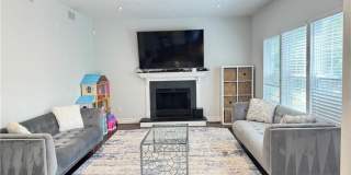 432 Jarrard Street Gallery 11