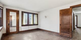 Private House on iuka ave Ravine – Central Campus – Newly Renovated - Flexible Pricing Gallery 32