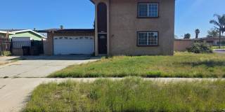 Rialto 4 Bedroom Home with Swimming Pool Gallery 1