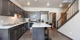 Stylish Townhome in Harrisburg School District – Open Floor Plan & Loft! Gallery 6