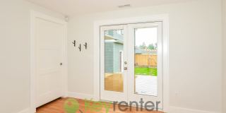 Stylish Four Bedroom Home with Hardwood Floors and Outdoor Space Gallery 12