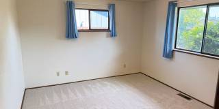 Well-kept house in desirable Thurston neighborhood! Gallery 27