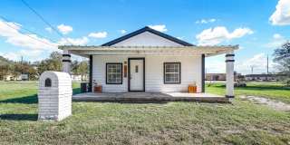 BEAUTIFUL- UPDATED 3 bedroom 1 Bath in Cleburne! Gallery 1