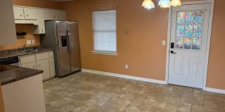 RATE DROP ALERT (was $1950/month) and MOVE-IN SPECIAL: 1st FULL MONTH'S RENT FREE!** Gallery 16