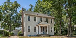 Charming 3-Bedroom Home Near Fontenelle Park Gallery 4