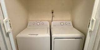 4 Bedroom, 2 Bathroom Duplex - Pet Friendly Gallery 9