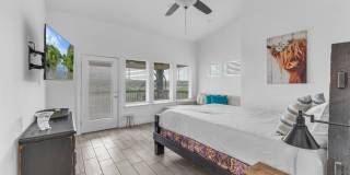 2488 Waterfront Park Gallery 37