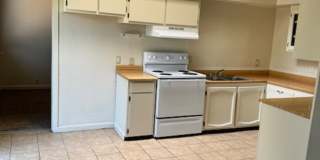 Cute 2 Bedroom in West Redding Gallery 5