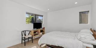 2147 N Beachwood Dr Gallery 6