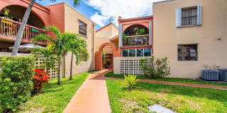 10257 NW 9th St Cir Gallery 1