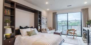 The Hudson Gallery 32